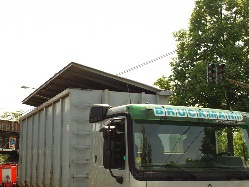 LKW riss Oberleitung ab Koeln Deutz Am Schnellert Siegburgerstr P014.JPG